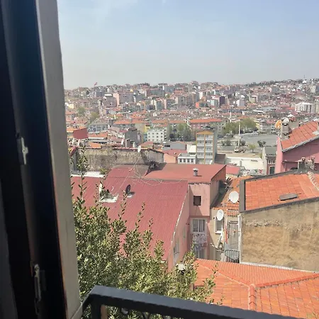 Ozcans Sururi Pera Flats 3 *